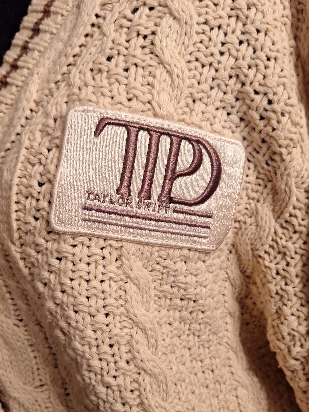 Taylor Swift Cream Cable Knit Sweater with Contrast Trim - Picture 4 of 8